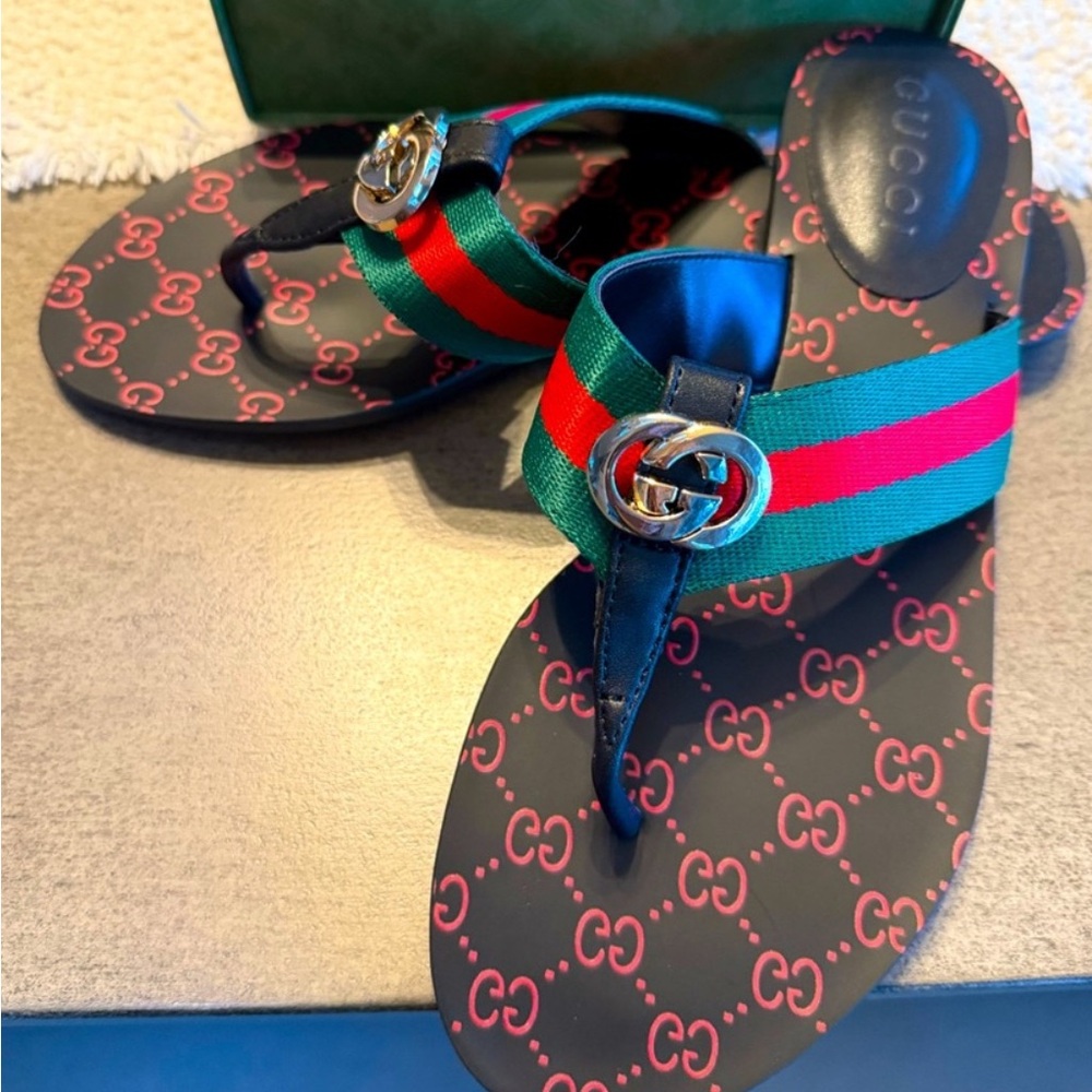 BEAUTIFUL GUCCI SANDALS!!!